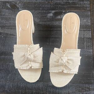 Bandolino Women's cream  Bow slides NWT